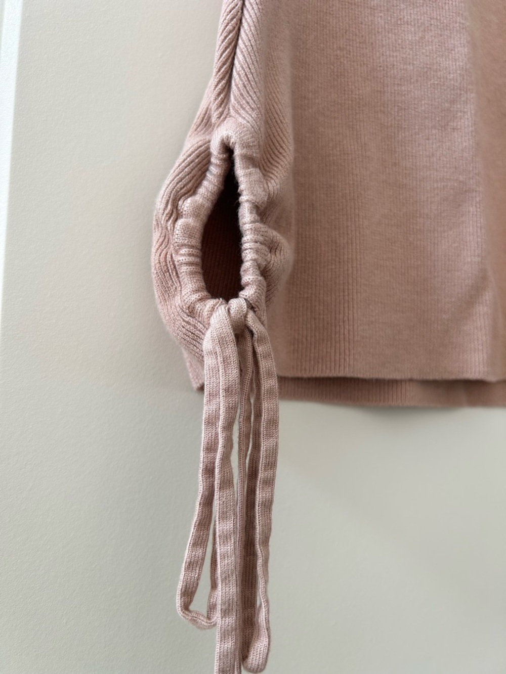 Forever 21 Ribbed Knit Cropped tank sweater. Keyhole side detail. Minimalist. M - Picture 2 of 7